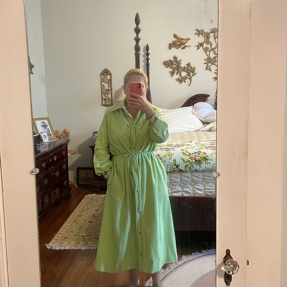 Vtg 60s By At Home Wear Van Raalte light green floral embroidered velour robe - Picture 2 of 10